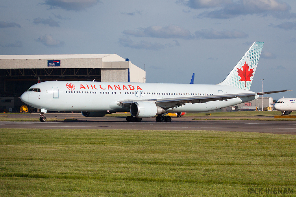 Boeing 767-300ER - C-GDUZ - Air Canada