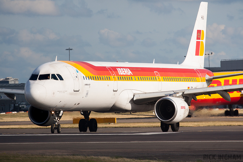 Airbus A321-212 - EC-HUI - Iberia