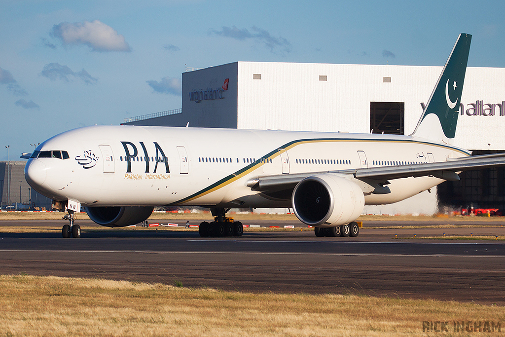 Boeing 777-340ER - AP-BHW - Pakistan International Airlines