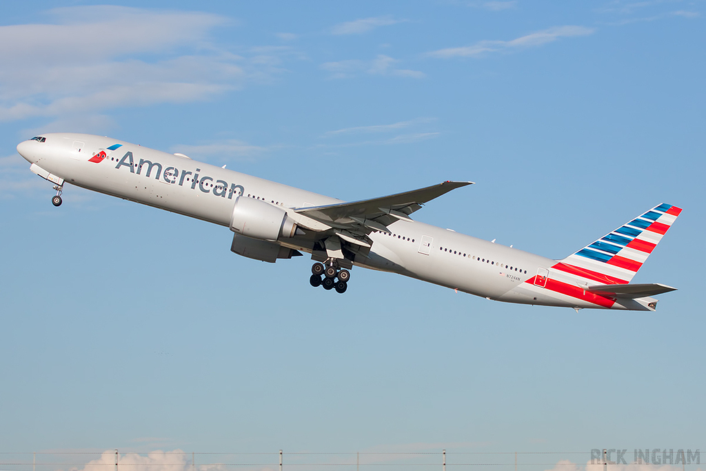 Boeing 777-323ER - N724AN - American Airlines