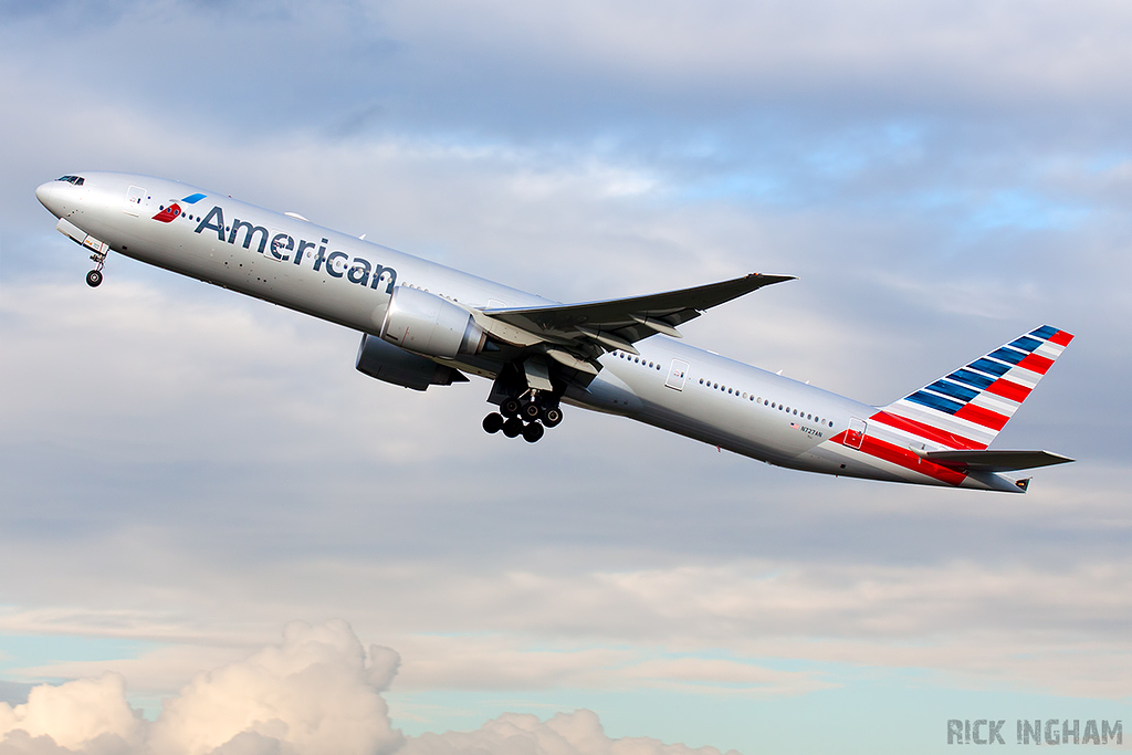 Boeing 777-323ER - N727AN - American Airlines