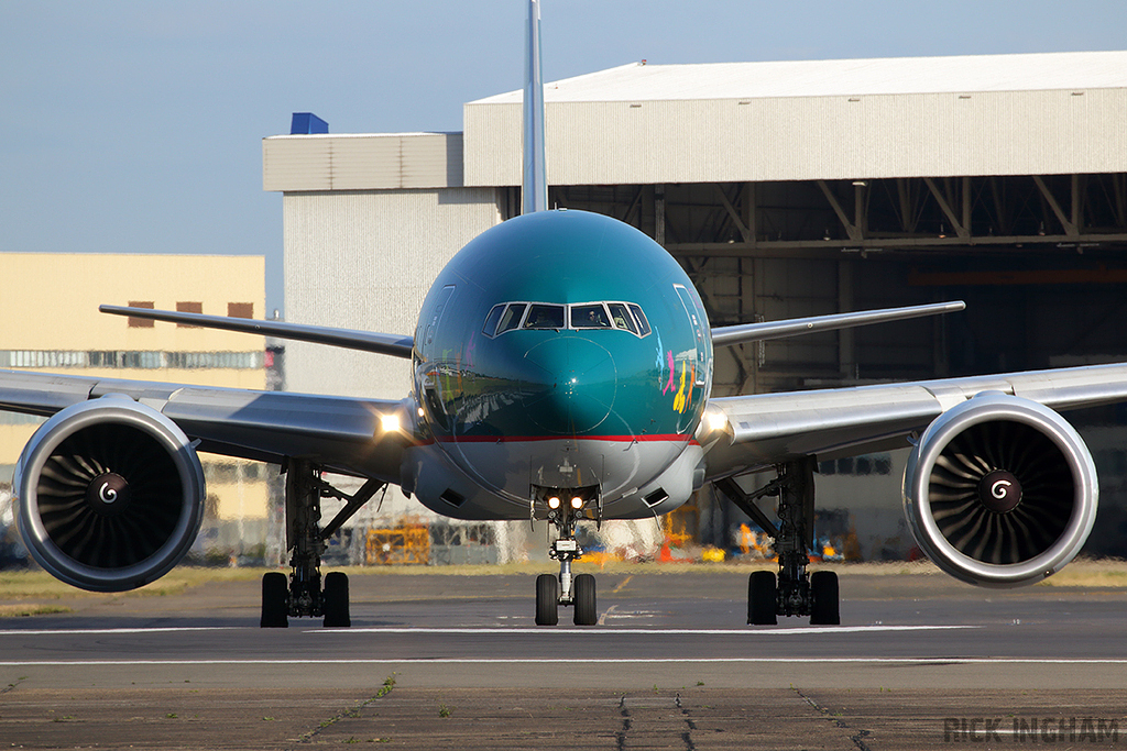 Boeing 777-367ER - B-KPB - Cathay Pacific