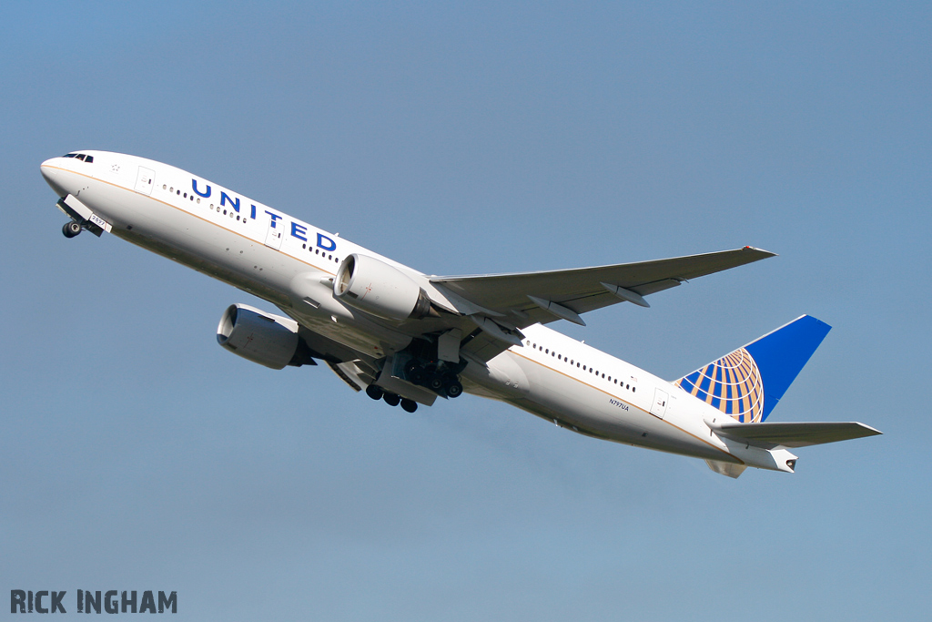 Boeing 777-222ER - N797UA - United Airlines