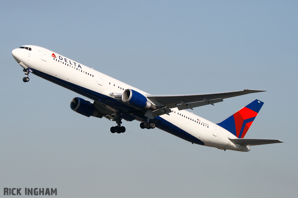 Boeing 767-432ER - N834MH - Delta Airlines