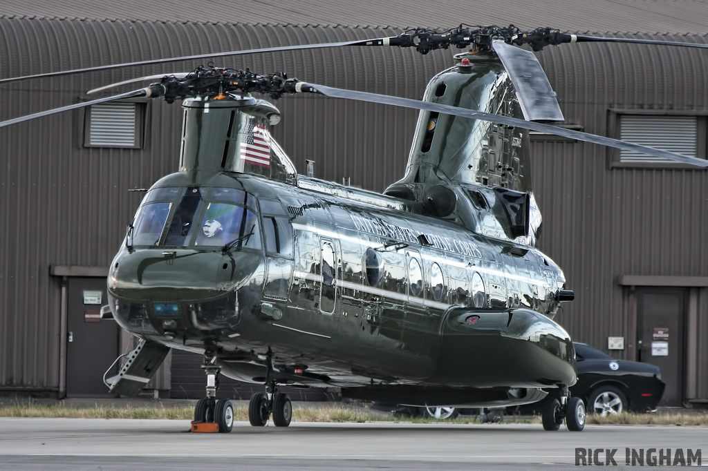 Boeing Vertol CH-46E Sea Knight - 157683/21 - US Marines