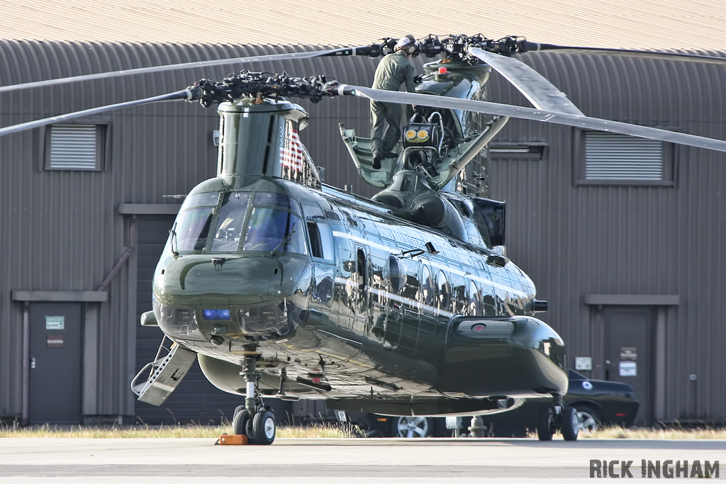 Boeing Vertol CH-46E Sea Knight - 157683/21 - US Marines