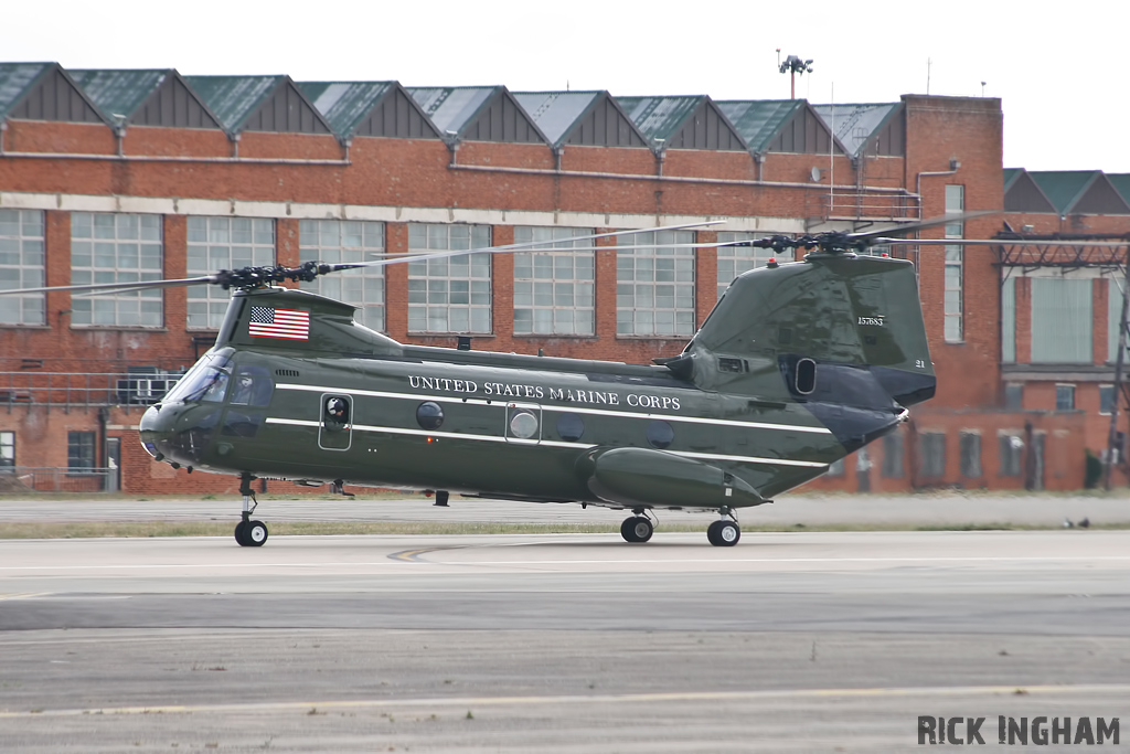 Boeing Vertol CH-46E Sea Knight - 157683/21 - US Marines