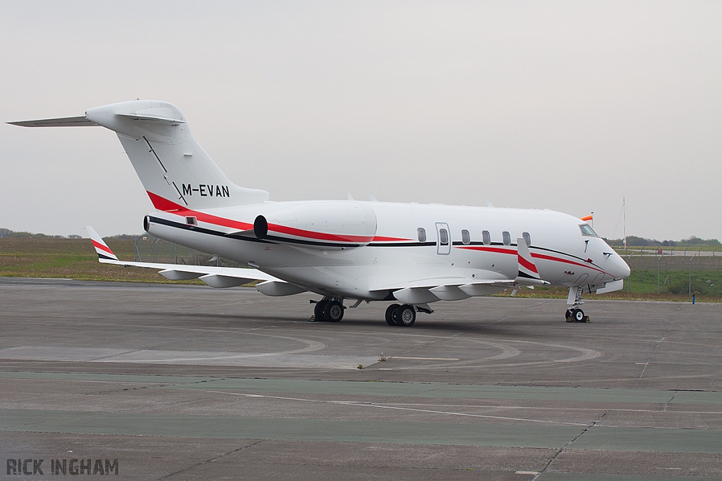 Bombardier Challenger 300 - M-EVAN