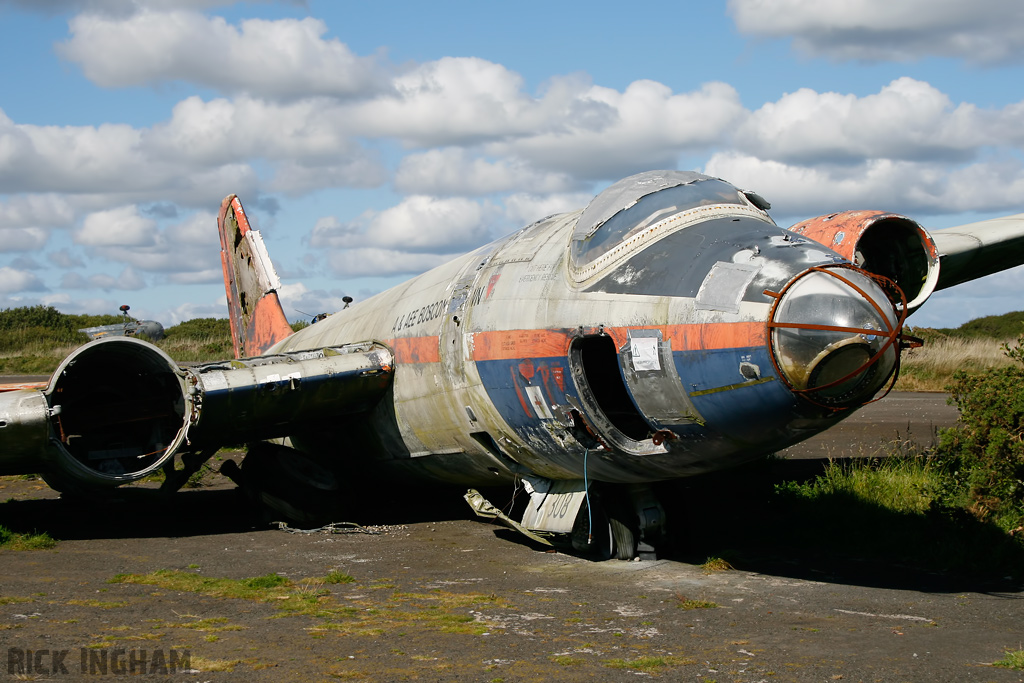 English Electric Canberra B(I)6 - WT308 - Royal Aircraft Establishment