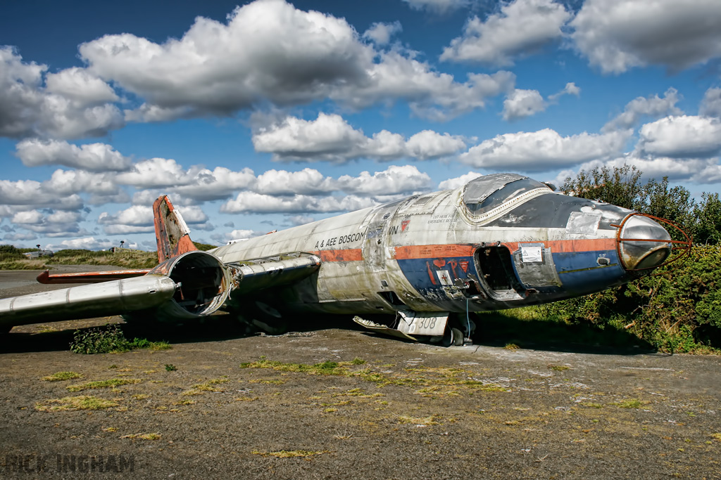 English Electric Canberra B(I)6 - WT308 - Royal Aircraft Establishment