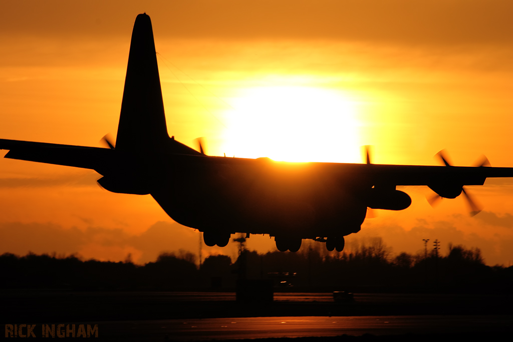 Lockheed C-130K Hercules C3 - XV214 - RAF