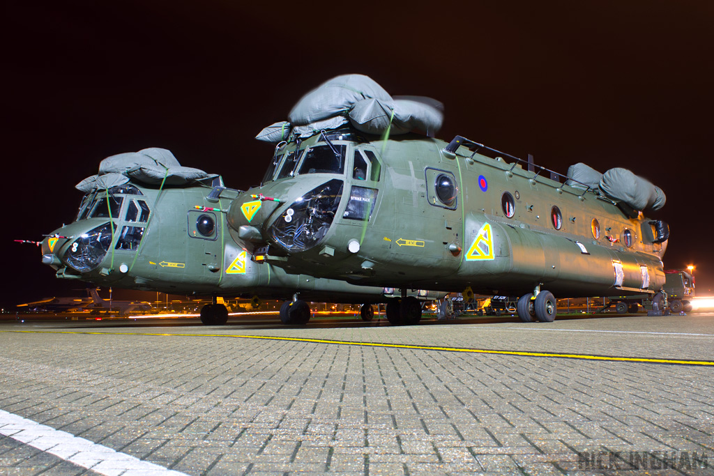 Boeing Chinook HC4 - ZD981+ ZD982 - RAF