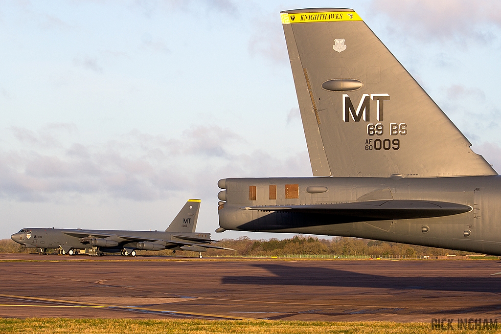 Boeing B-52H Stratofortress - 60-0009 + 61-0005  - USAF