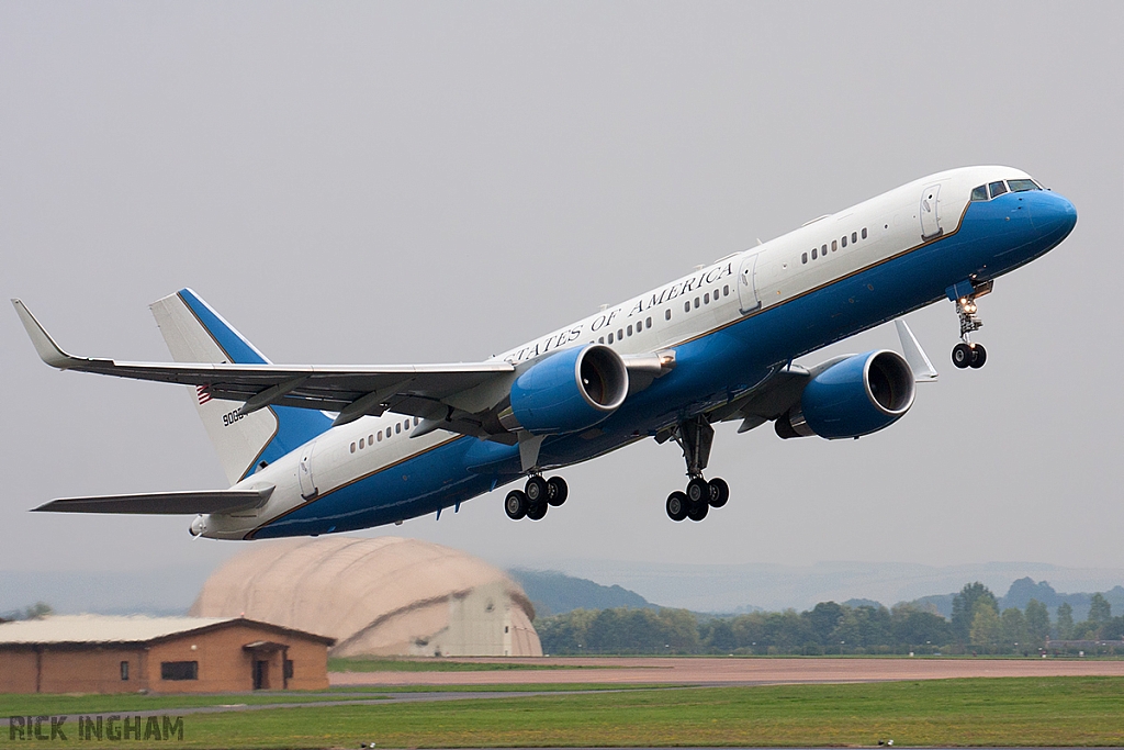 Boeing C-32A - 99-0004 - USAF