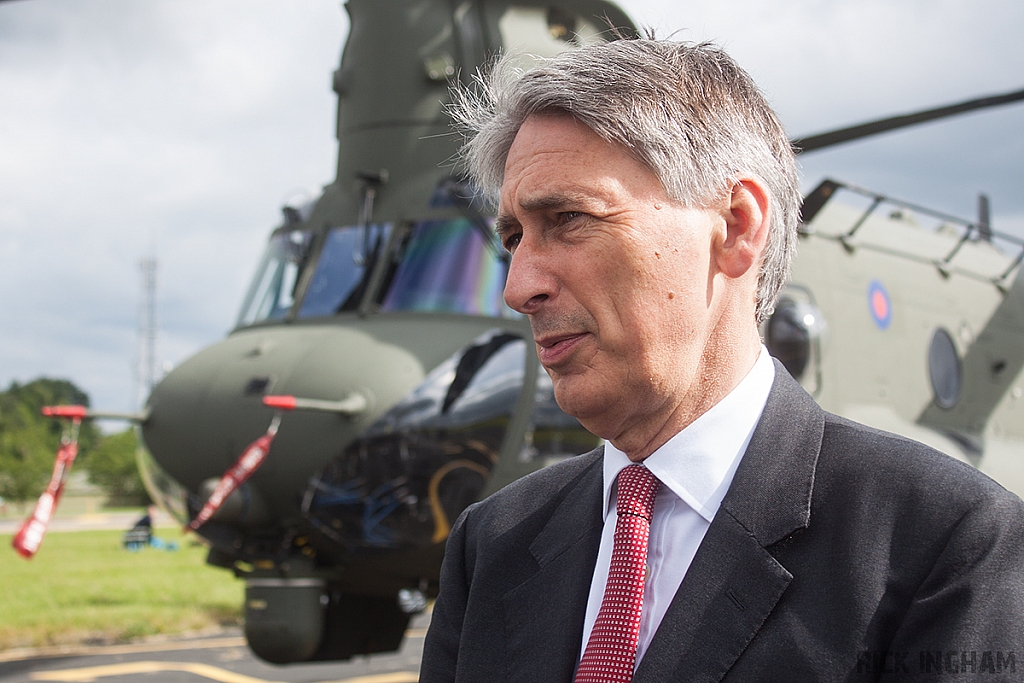 Philip Hammond + Boeing Chinook HC6 - ZK552 - RAF