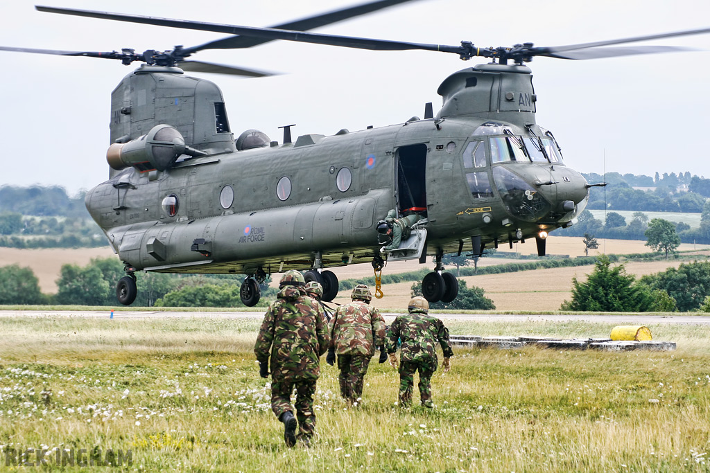 Boeing Chinook HC2 - ZA705/AN - RAF