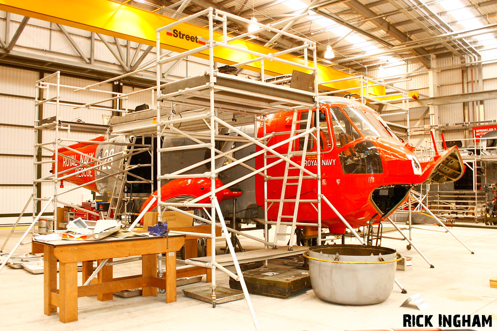 Westland Sea King HU5 - XV647/28 - Royal Navy