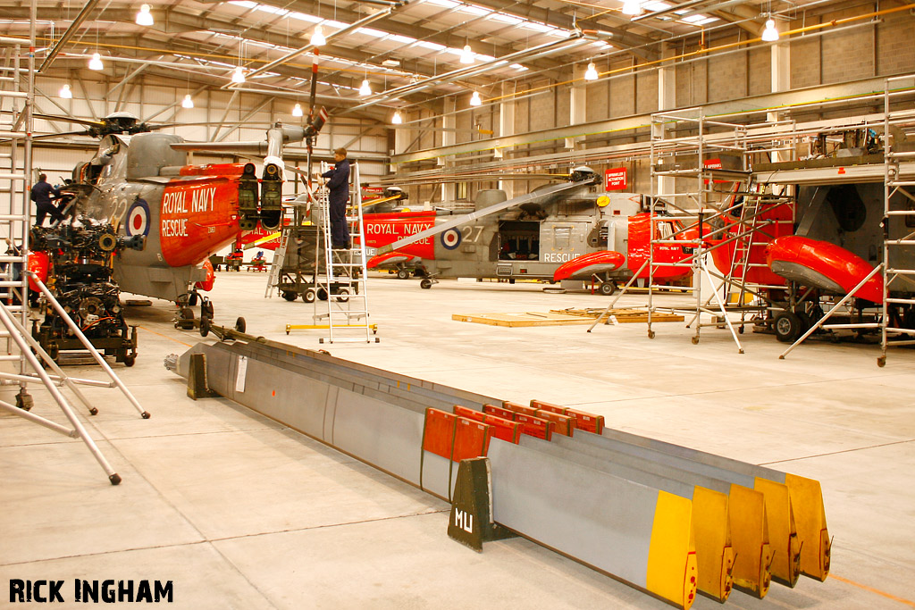Westland Sea King HU5 - ZA167/22 + XV673/27 - Royal Navy