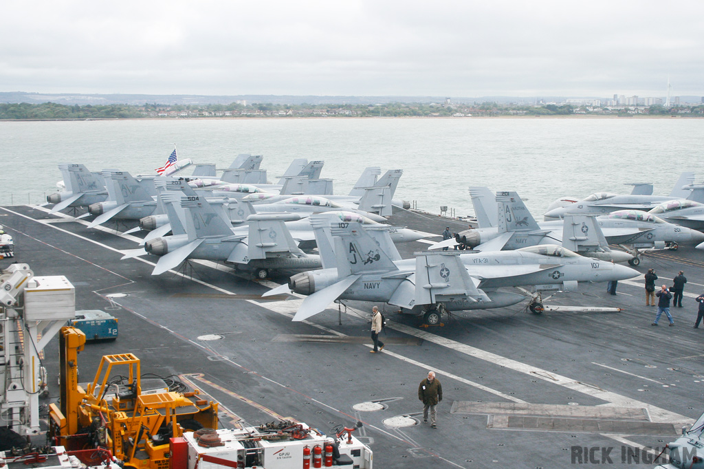 USS George H.W. Bush (CVN77) Flight Deck