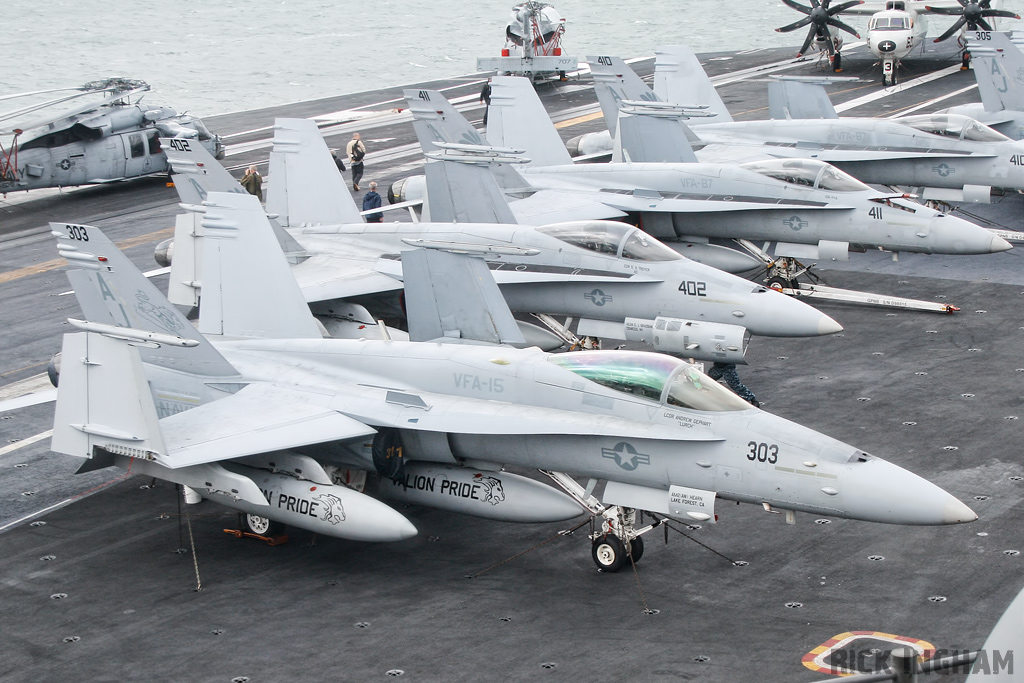 McDonnell Douglas F-18C Hornet - 164646/303 + McDonnell Douglas F-18A Hornet - 162872/402 + 162902/411 - US Navy