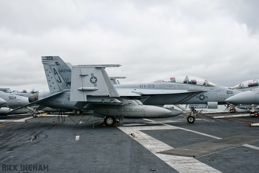 Boeing FA-18F Super Hornet - 166674/201 - US Navy