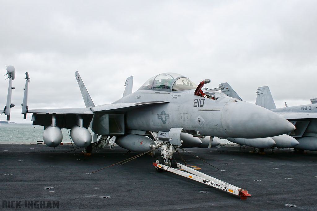 Boeing FA-18F Super Hornet - 166636/210 - US Navy