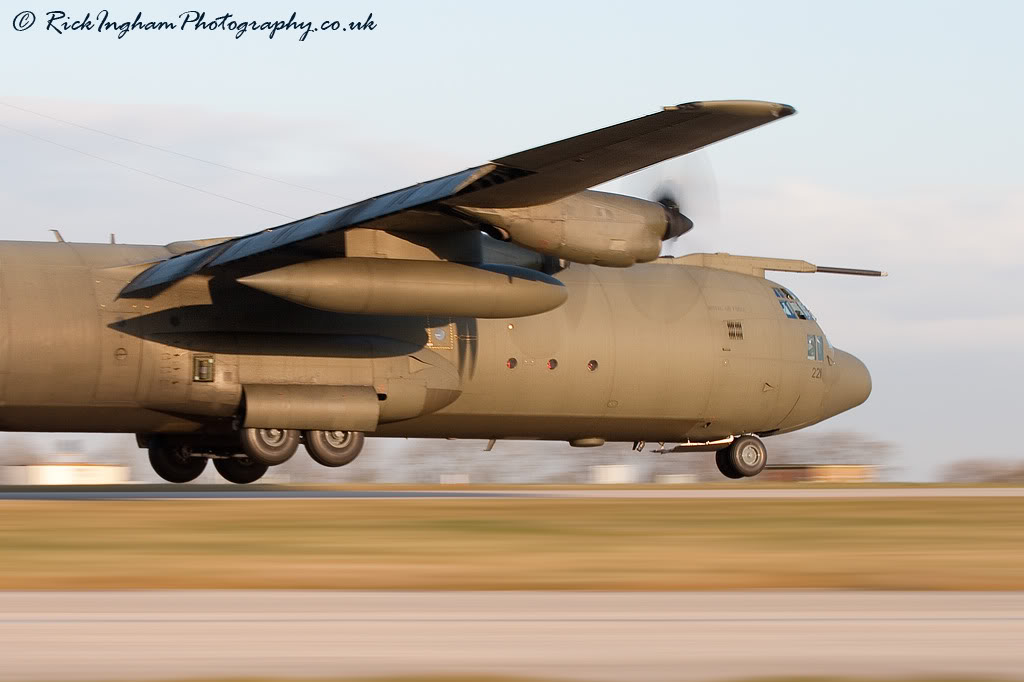 Lockheed C-130K Hercules C3 - XV221 - RAF