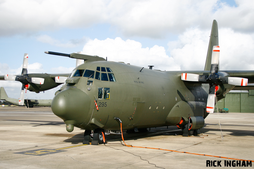 Lockheed C-130K Hercules C1P - XV295 - RAF