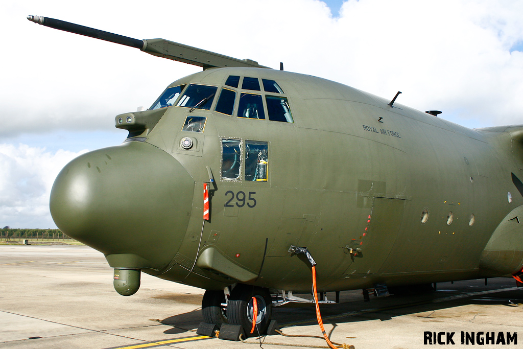 Lockheed C-130K Hercules C1P - XV295 - RAF