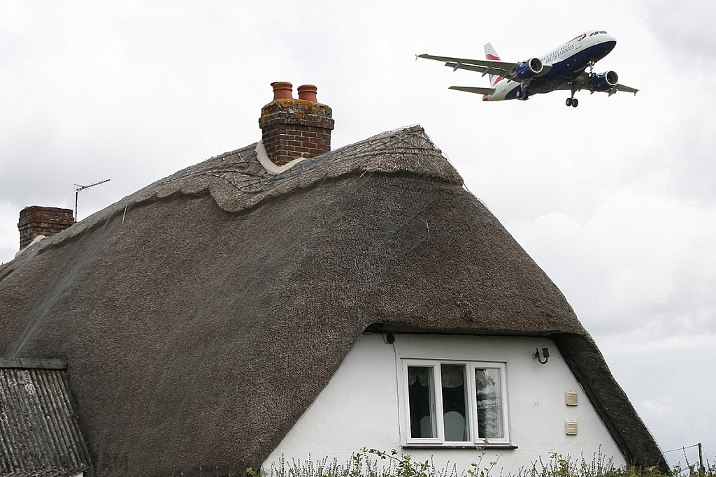 Airbus A318-112 - G-EUNA - British Airways