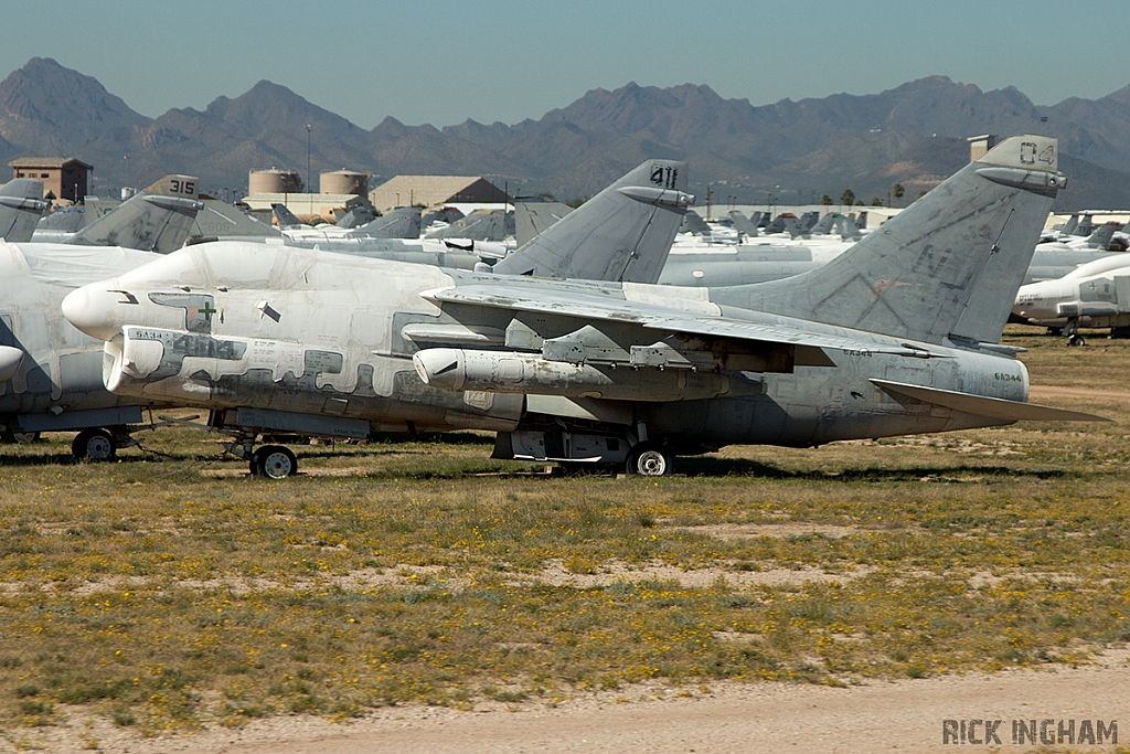 Vought A-7E Corsair - 160874 - US Navy