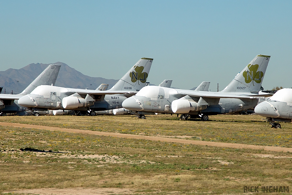 Lockheed S-3B Viking - 160136 + 160127 - US Navy