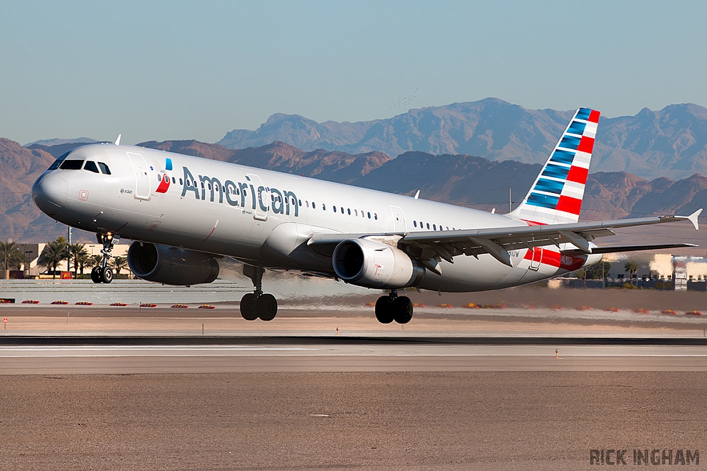 Airbus A321-231 - N581UW - American Airlines