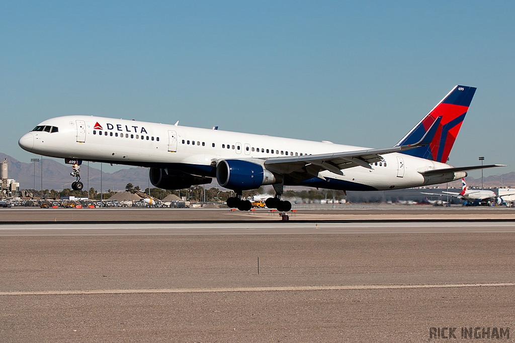 Boeing 757-232 - N699DL - Delta Airlines