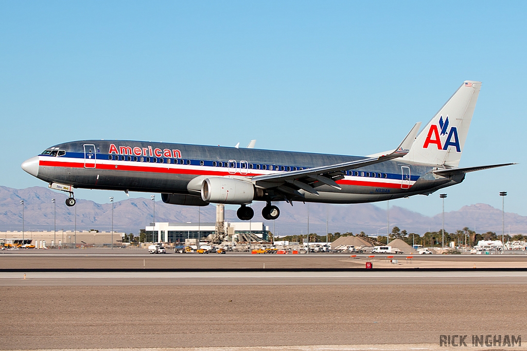Boeing 737-823 - N931AN - American Airlines