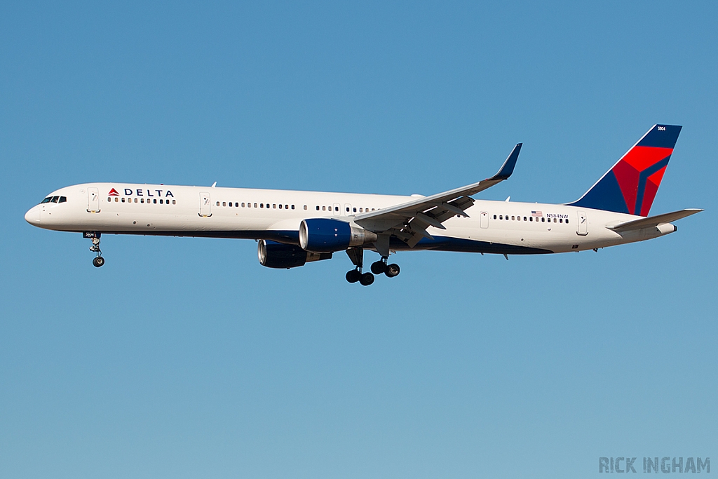 Boeing 757-351 - N584NW - Delta Airlines