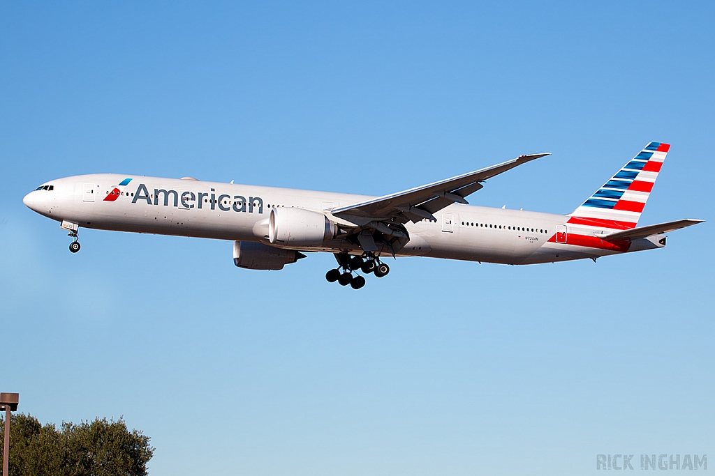 Boeing 777-323ER - N720AN - American Airlines