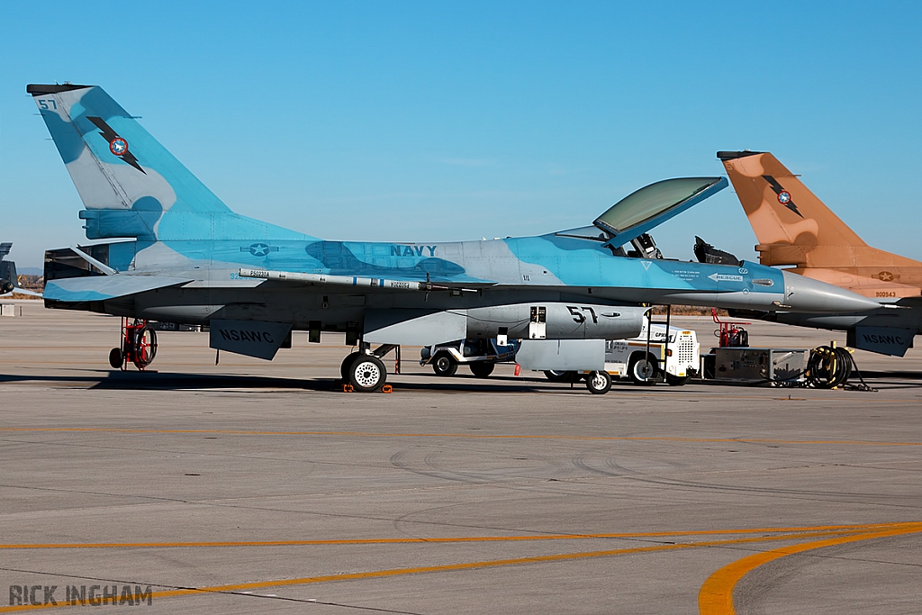 Lockheed Martin F-16A Fighting Falcon - 920404 - US Navy