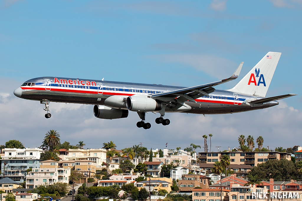 Boeing 757-223(WL) - N677AN - American Airlines