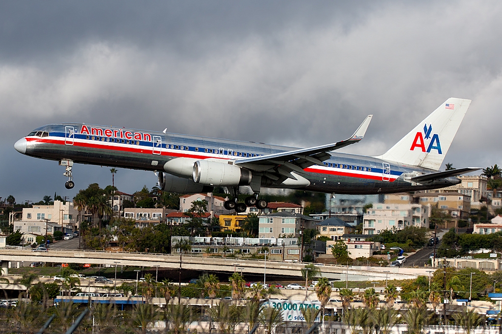 Boeing 757-223(WL) - N602AN - American Airlines