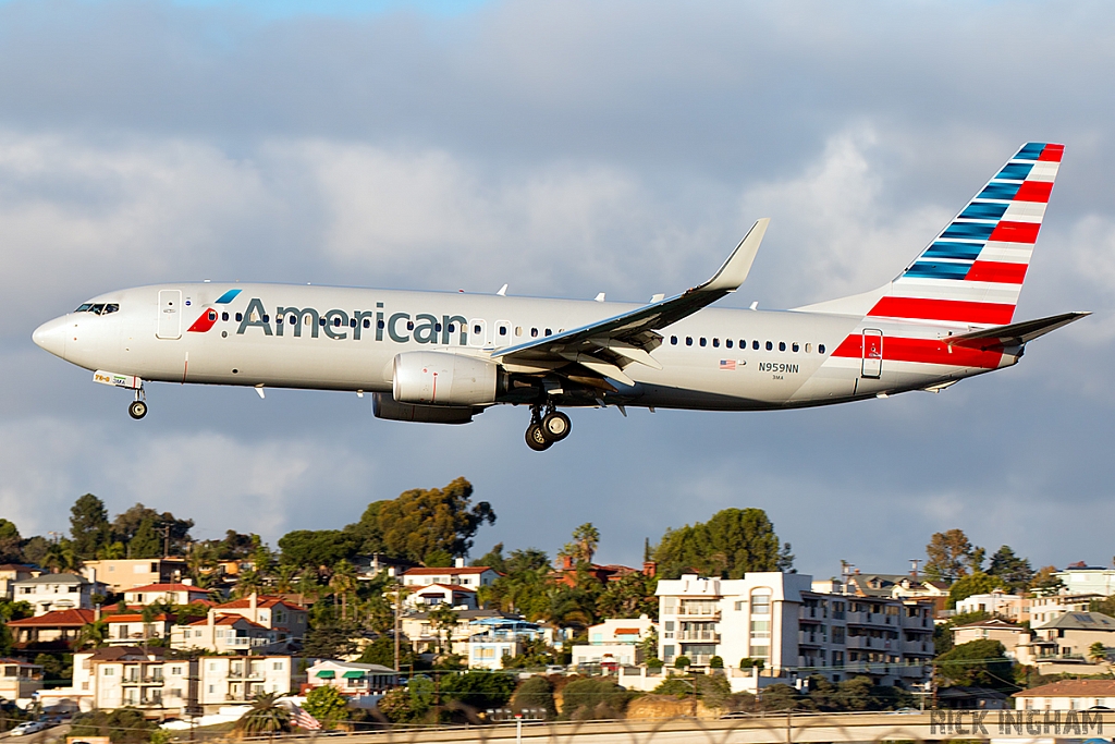 Boeing 737-823 - N959NN - American Airlines