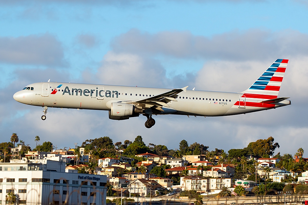 Airbus A321-211 - N171US - American Airlines