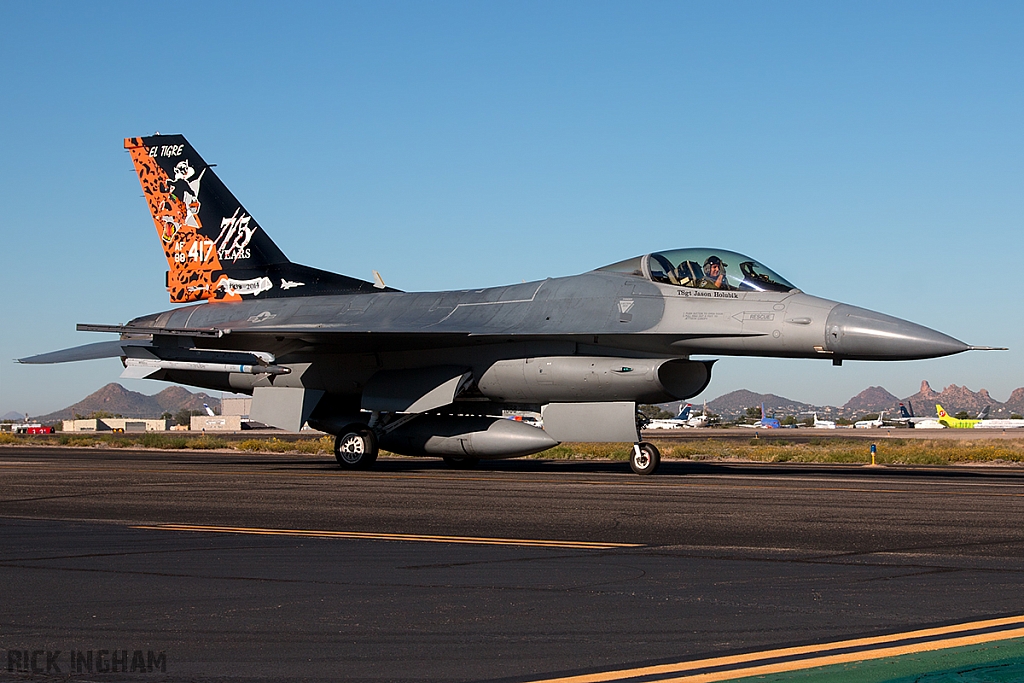 Lockheed Martin F-16C Fighting Falcon - 88-0520 - USAF