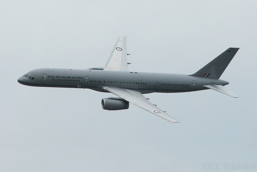 Boeing 757-2K2F - NZ7572/72 - New Zealand Air Force