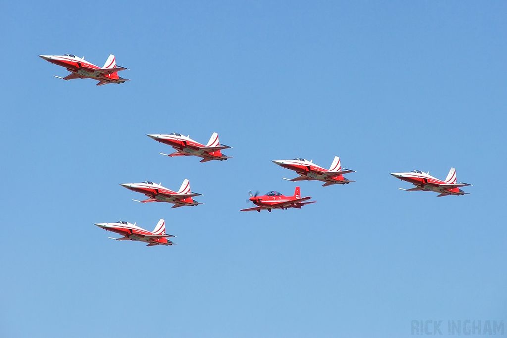 Pilatus PC-21 - HB-HZA + Northrop F-5E Tiger II - Patrouille Suisse