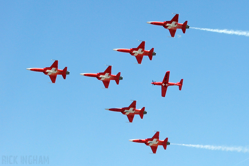 Pilatus PC-21 - HB-HZA + Northrop F-5E Tiger II - Patrouille Suisse