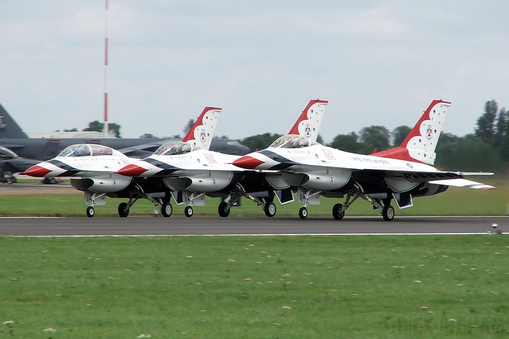 Lockheed Martin F-16C Fighting Falcon - 87-0323 /4 + 87-0325/3 + 87-0319 /1  - USAF | Thunderbirds