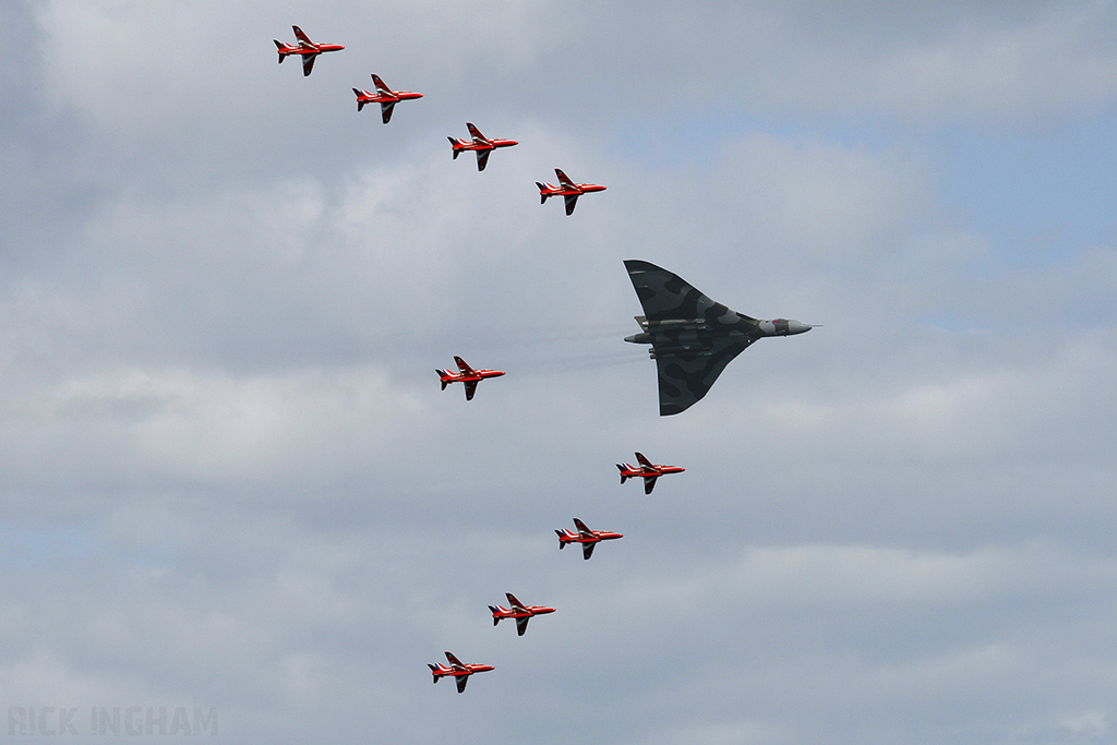 Avro Vulcan B2 - XH558/G-VLCN - RAF + The Red Arrows