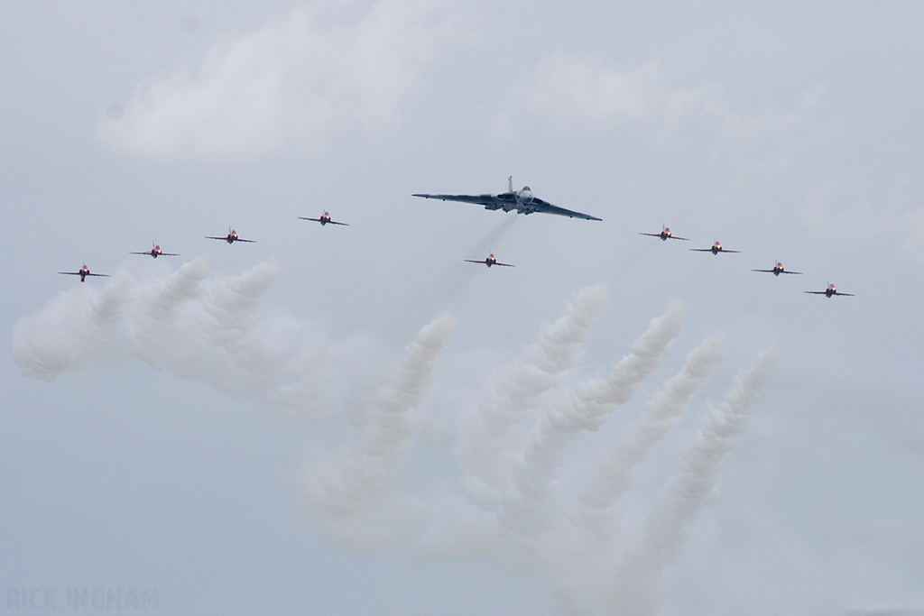 Avro Vulcan B2 - XH558/G-VLCN - RAF + The Red Arrows