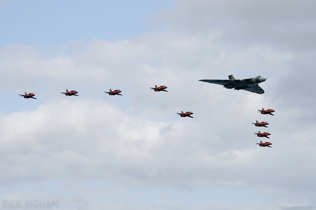 Avro Vulcan B2 - XH558/G-VLCN - RAF + The Red Arrows